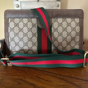 👝AUTHENTIC👝 Gucci Clutch